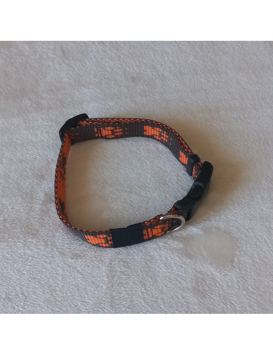 Collier Brun pattes oranges