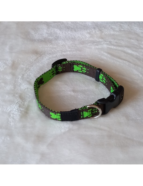 Collier Brun pattes vertes